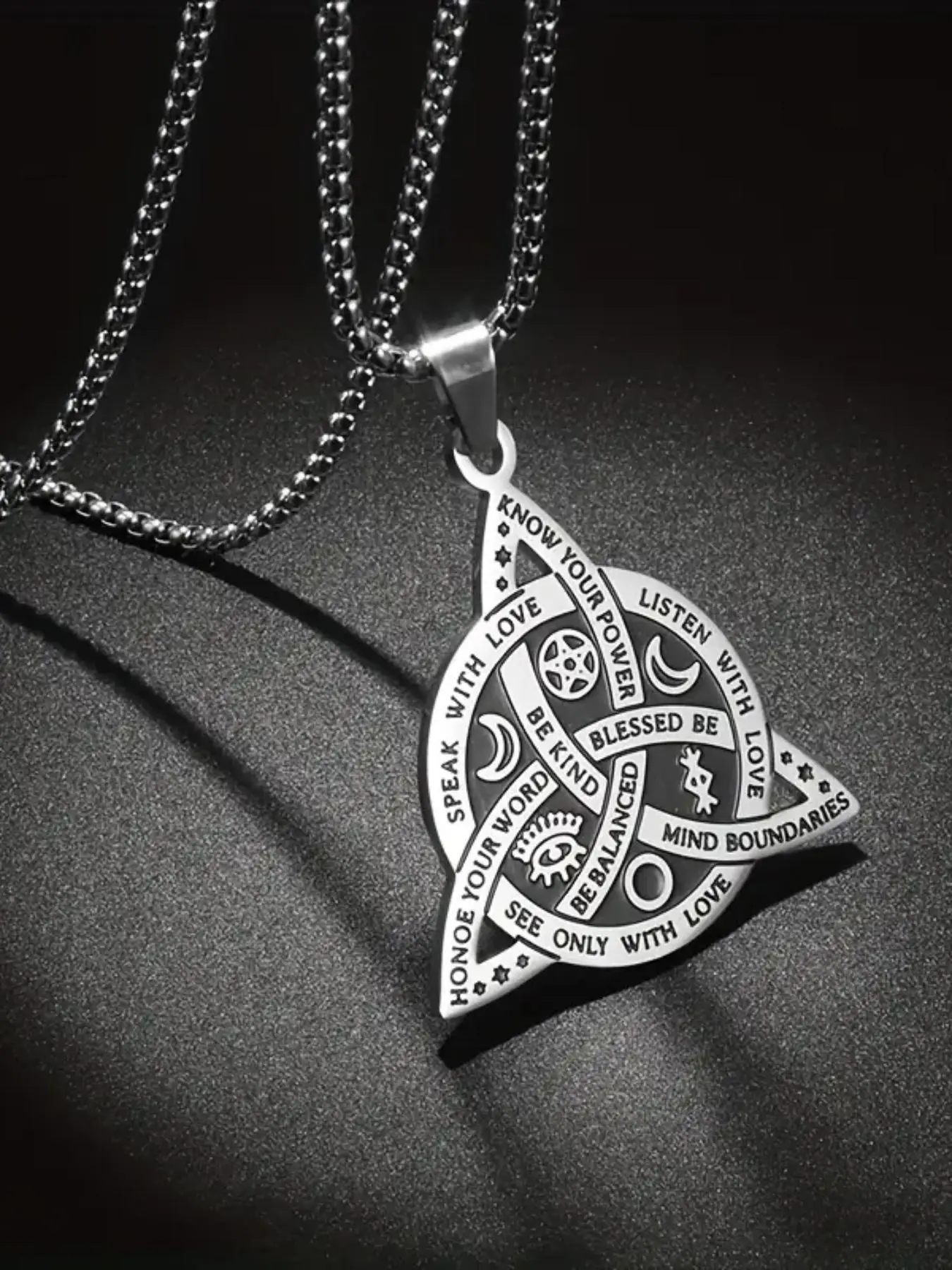 1 Piece Vintage Viking Witch Celtic Knot Pendant Necklace, Stainless Steel Simple Gothic Necklace, Casual Matching Jewelry for Women Men