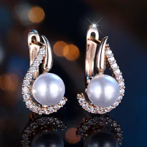 Champagne Gold Pearl-Inlaid Round White Diamond Earrings for Women Electroplated Copper Earrings with Pearl Cuff Design