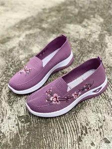 Women's Casual Shoes, Flat Embroidered Mesh Comfortable Lightweight Mom Shoes, Soft Sole Anti-Slip Walking Shoes, Ideal for Daily Wear
