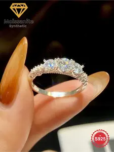 1Pc Luxury Pattern Romantic 0.5ct Synthetic Moissanite Rings for Women Real S925 Sterling Silver Elegant Engagement Ring Dating Ring Ladies Fine Jewelry as Gift for Wedding Engagement Commitment Party Daily Clothing Decoration Accessories