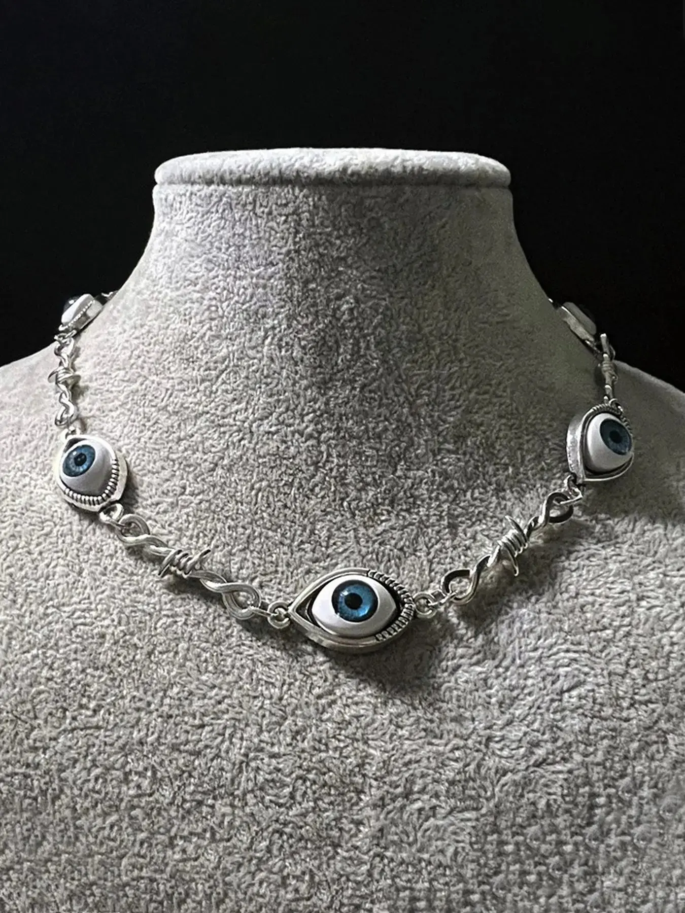 Gothic Blue Eye Necklace, Unique Eyeball Design, Thorny Punk Style, Unisex Party Jewelry, Bold Fashion Accessory for Men and Women, Statement Necklace, Eye Pendant Necklace