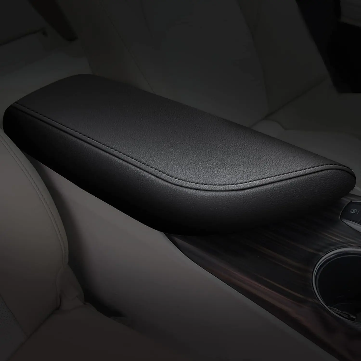 Leather Customized Center Console Armrest Cover for Toyota Camry 2018-2024, Easy-Install Automotive Car Interior Accessory, Dirt Protection & Scratch-Resistant