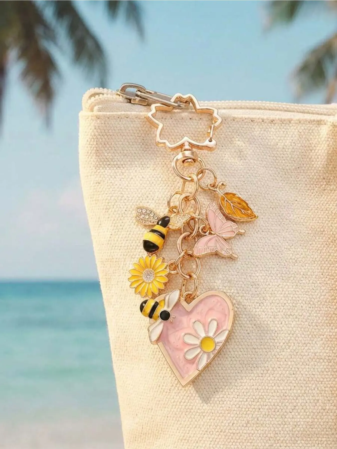 Enamel Bee & Heart Charm Keychain With bee, butterfly, sunflower & daisy heart pendants. Fits car keys, handbags & backpacks. Cute summer accessory, ideal gift for women. Key Charms