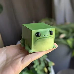 Cute frog resin figurine, platform tabletop home decoration creative small accessory, interesting handicraft gift, unique decorative accessory