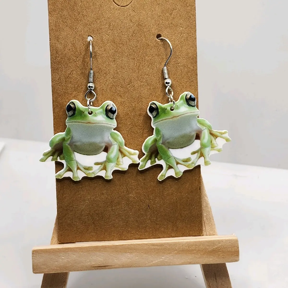 Women's Lightweight Acrylic Animal Tree Frog Hook Earrings - Female Fashion Costume Jewelry, Vibrant Green Durable Evening Nature-Inspired Accessory, Casual All-Day Comfort, Note: Small Ball Choking Hazard