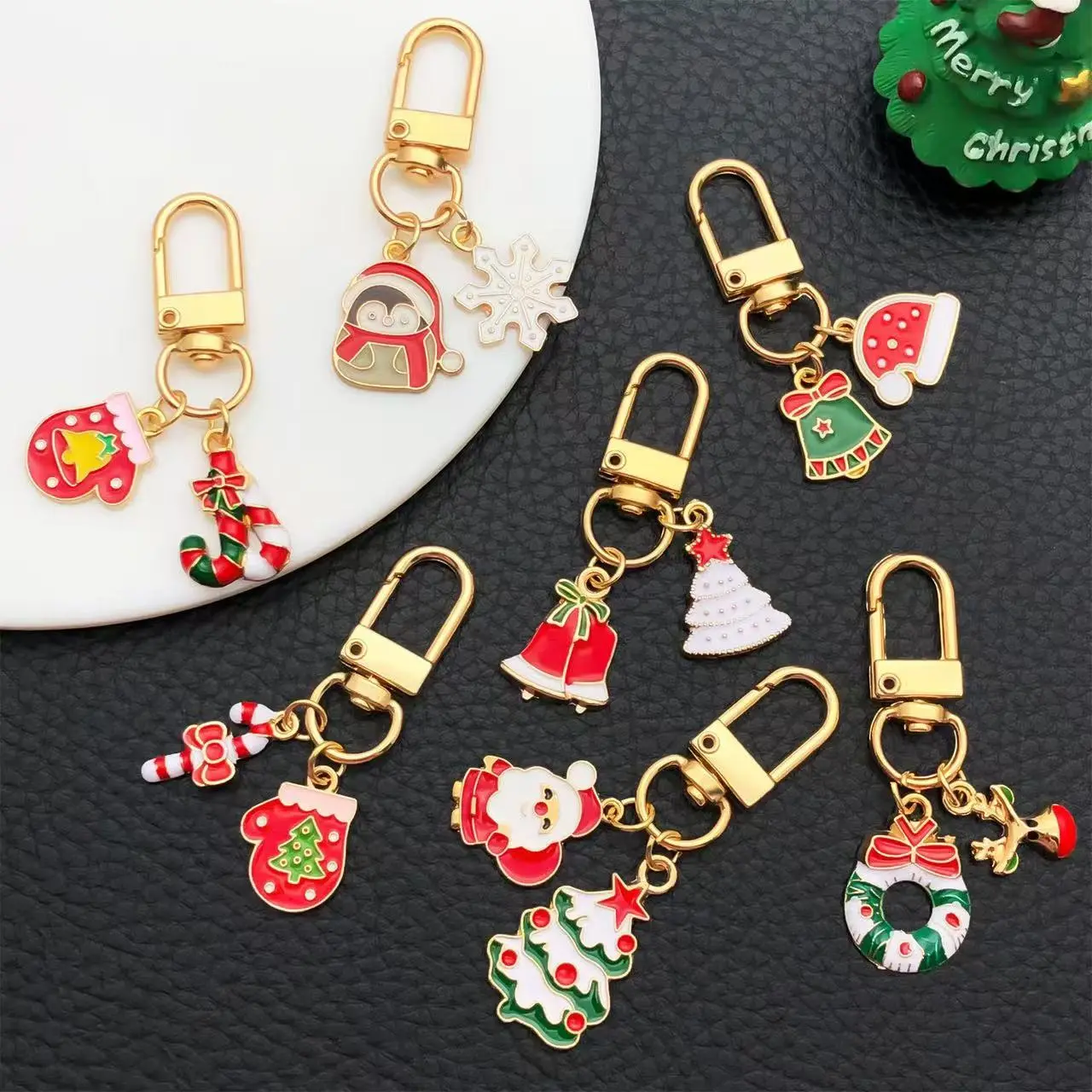 Cute Christmas Tree Santa Keychain, Creative Bag Pendant, Holiday Gift Idea, Cartoon Christmas Series, Adorable Festive Accessory, Fashionable Alloy Keychain