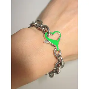 GREEN HEART CLASP BRACELET
