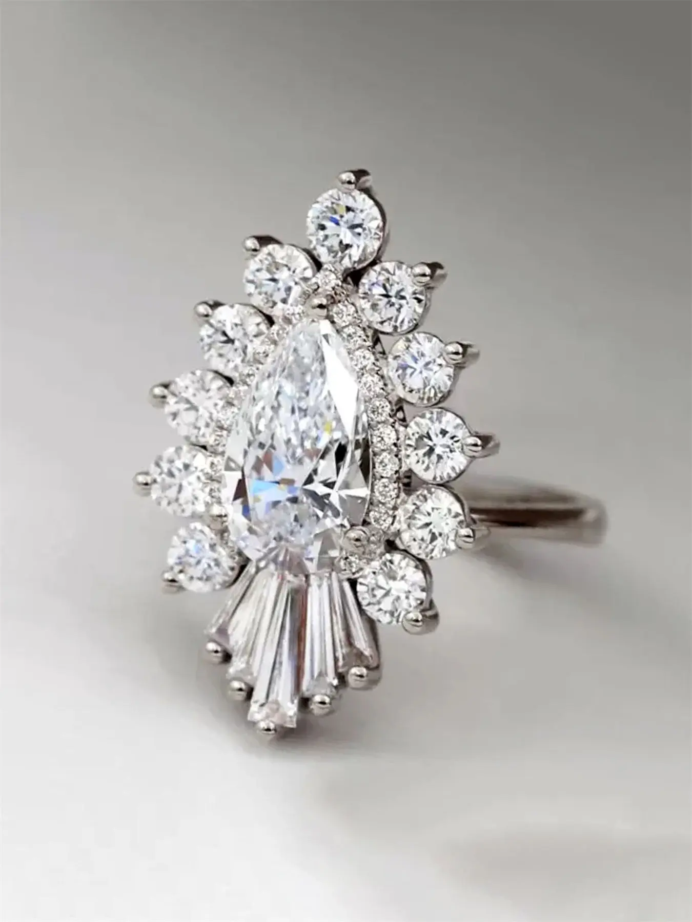 1 PC Glamorous Cubic Zirconia Ring Cluster Stone Engagement Ring For Women Wedding Engagement Valentine's Day Party Gift