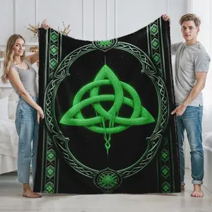 Green Celtic Knot Symbol Fleece Blanket for Living Room and Bedroom Use  Perfect Gift for Adults and Couples  Ideal for Christmas  Birthday  Anniversary  and Housewarming Occasions  Stylish Decorative Throw for Home Comfort and Cozy Relaxation