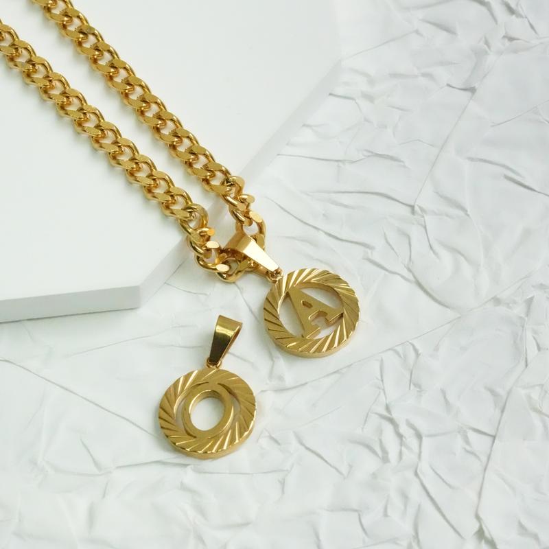 GGIRL Cuban 18K Gold Plated 26 letter Necklace Initial A-Z Cuban Link Chain Necklace for Men Boys Women ,Dainty Trendy Threaded hollow out Letter Pendant  Necklace