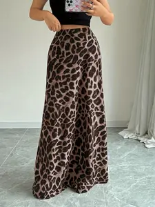 A set of women's casual leopard print skirt, suitable for autumn and winter, suitable for home, indoor, and outdoor wear, Womenswear