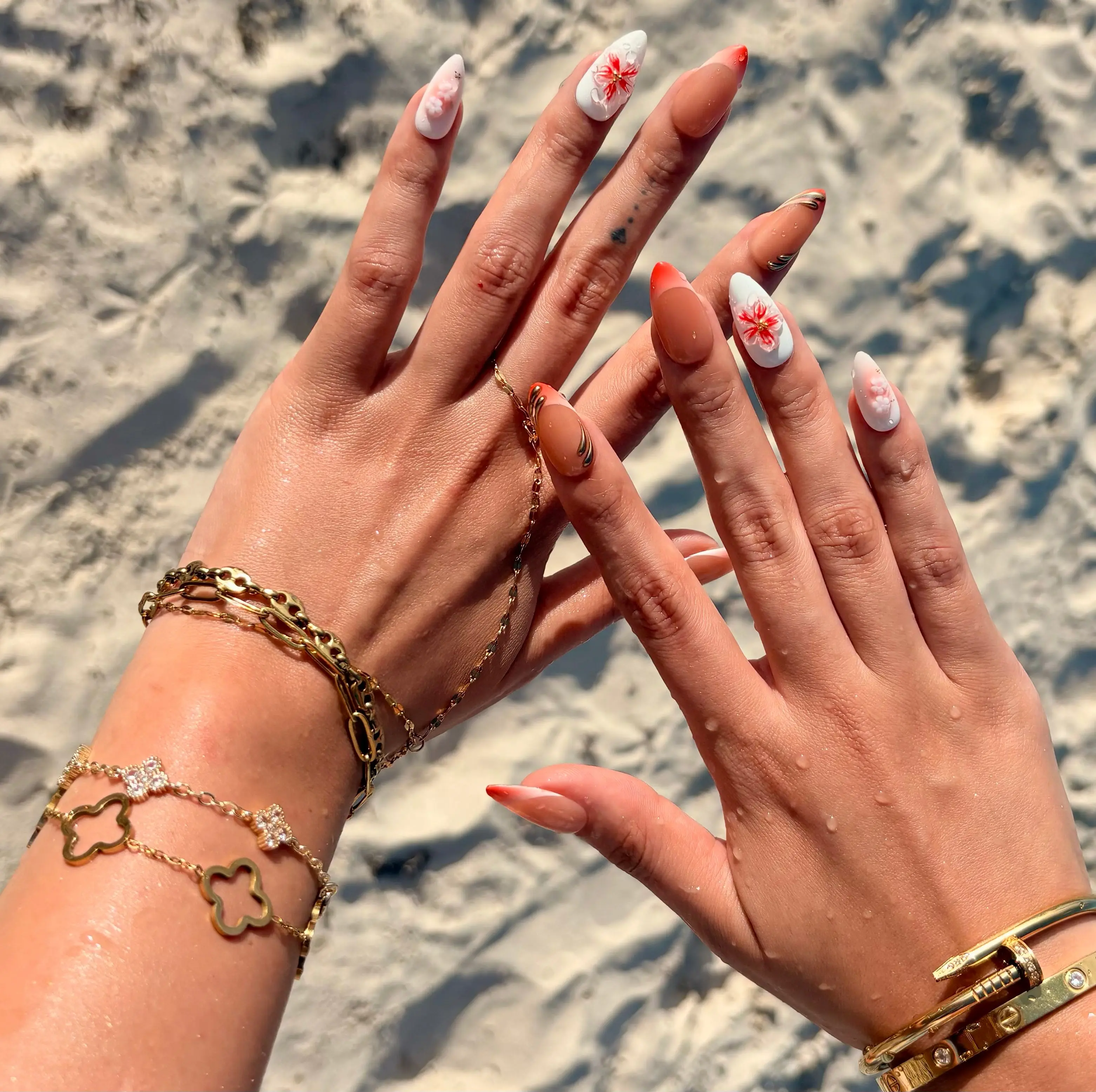Miami Vibes Luxury reusable press-on nails + Application kit 