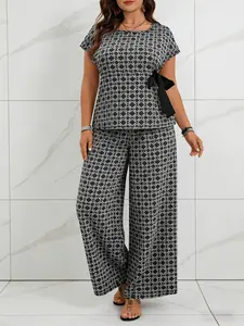 Plus Size Geometric Print Two-Piece Set, Womenswear Short Sleeve Top with Wide Leg Pants, Side Bow Waist Cinching, Casual Comfortable Fit