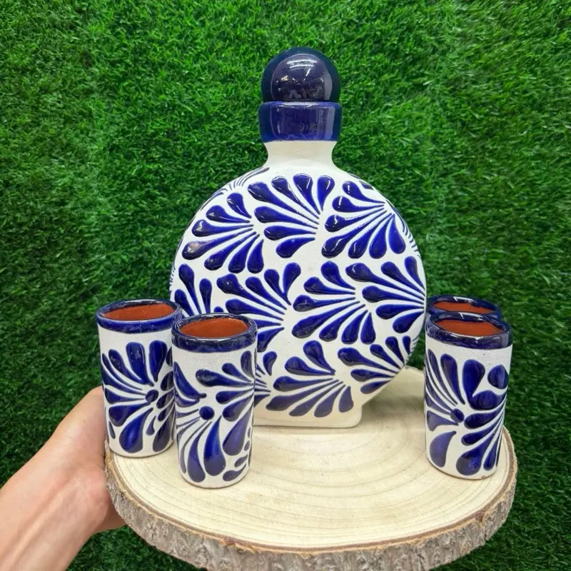 Botella Cielito Lindo Cobalto Relieve- Only Set 1-Piece, 4-Shot Capacity 1Litro.