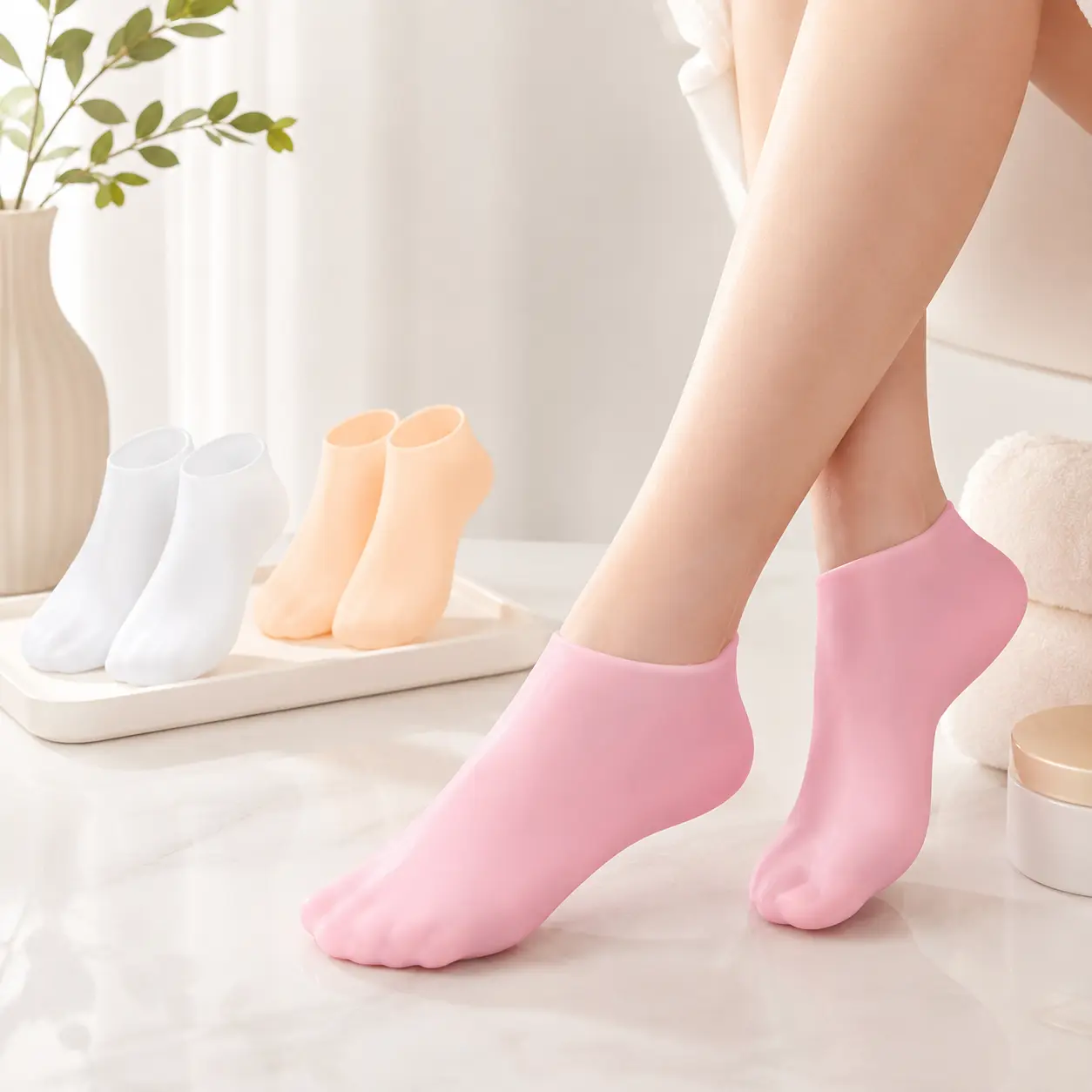 1 Pair Pink-White Women's Silicone Gel Moisturizing Socks, Reusable Heel Care Basic Minimalist Pedicure Tools for Beauty & Personal Care
