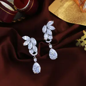 Ear clip with a teardrop leaf design (no piercing required), made from 5A grade cubic zirconia. Elegant long crystal earrings for women—suitable for brides, evening celebrations, and weddings.