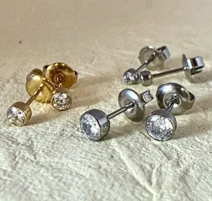 PAIR of Stunning Bezel Set CZ Gem 6AL-4VELI ASTM F136 Implant Grade Titanium Stud Earrings