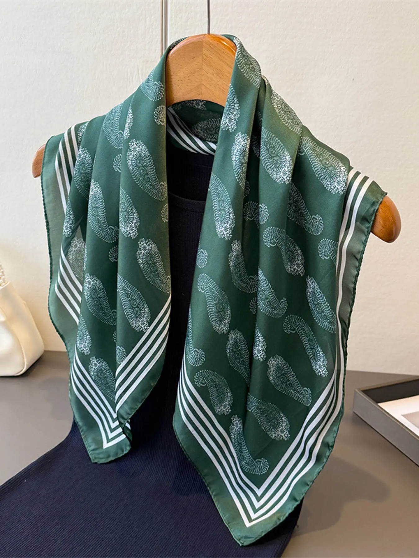 French Vintage Cashew Flower Print Multifunctional Square Scarf, Spring Summer Fashion Accessory for Daily Use, Office, Vacation