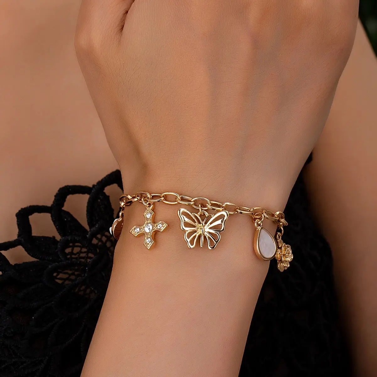 Women's Shell Bracelets & Bangles with Camellia Motif Floral Charm, Stylish Everyday Wear Costume Jewelry