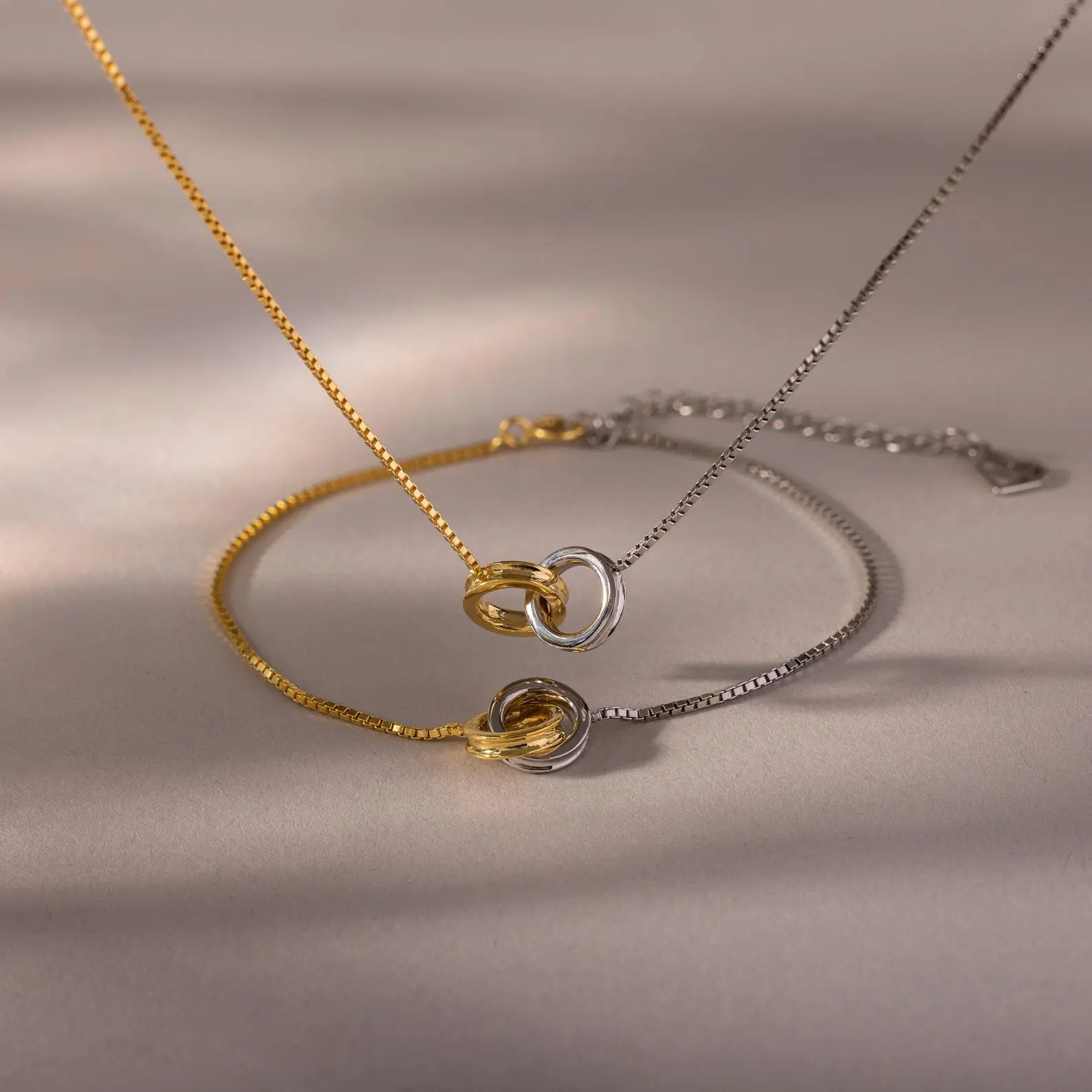 Interlocking Circles Necklace & Bracelet Set by Caitlyn Minimalist - Mixed Metal Jewelry Set - Two Tone Charm Necklace & Bracelet - Graduation Gift for Her