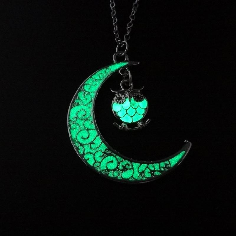 Glowing Pendant Necklaces Silver Plated Chain Necklaces Glowing Pendant Necklaces Silver Plated Chain Necklaces