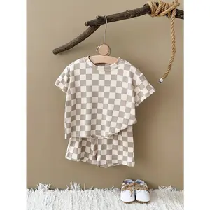 2pcs/Set Baby Boy Clothes Fashion Plaid Soft Comfortable Short Sleeve T-Shirt And Outdoor Versatile Fashion Shorts Summer Outfit Premium Gift for Baby (No Shoes, Hat, Glasses, Or Other Additions Included), for Outdoor