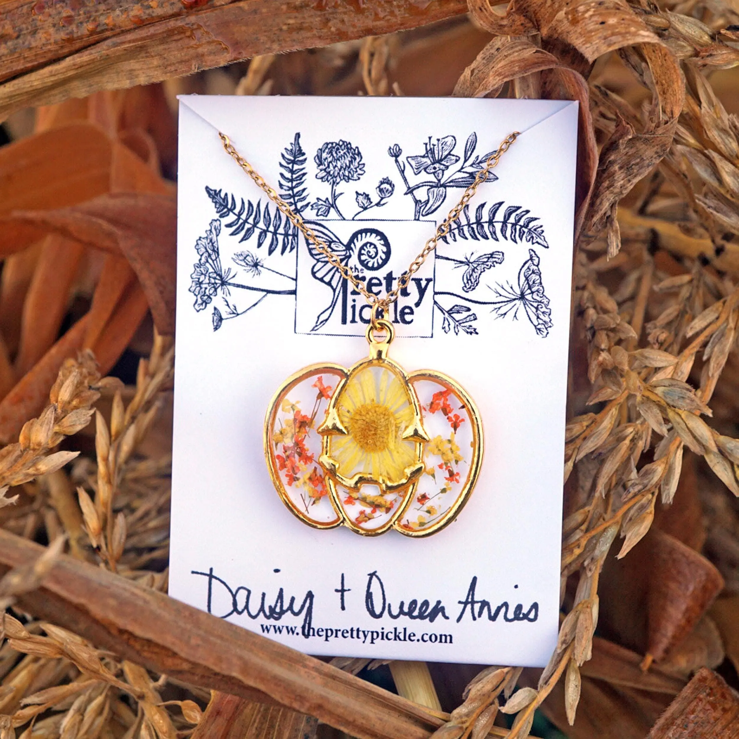 Daisy and Pumpkin Fall Necklace, Real Pressed Daisy, Halloween Necklace, Jack-o-lantern, Orange Pumpkin, Resin and Flowers, Autumn Necklace