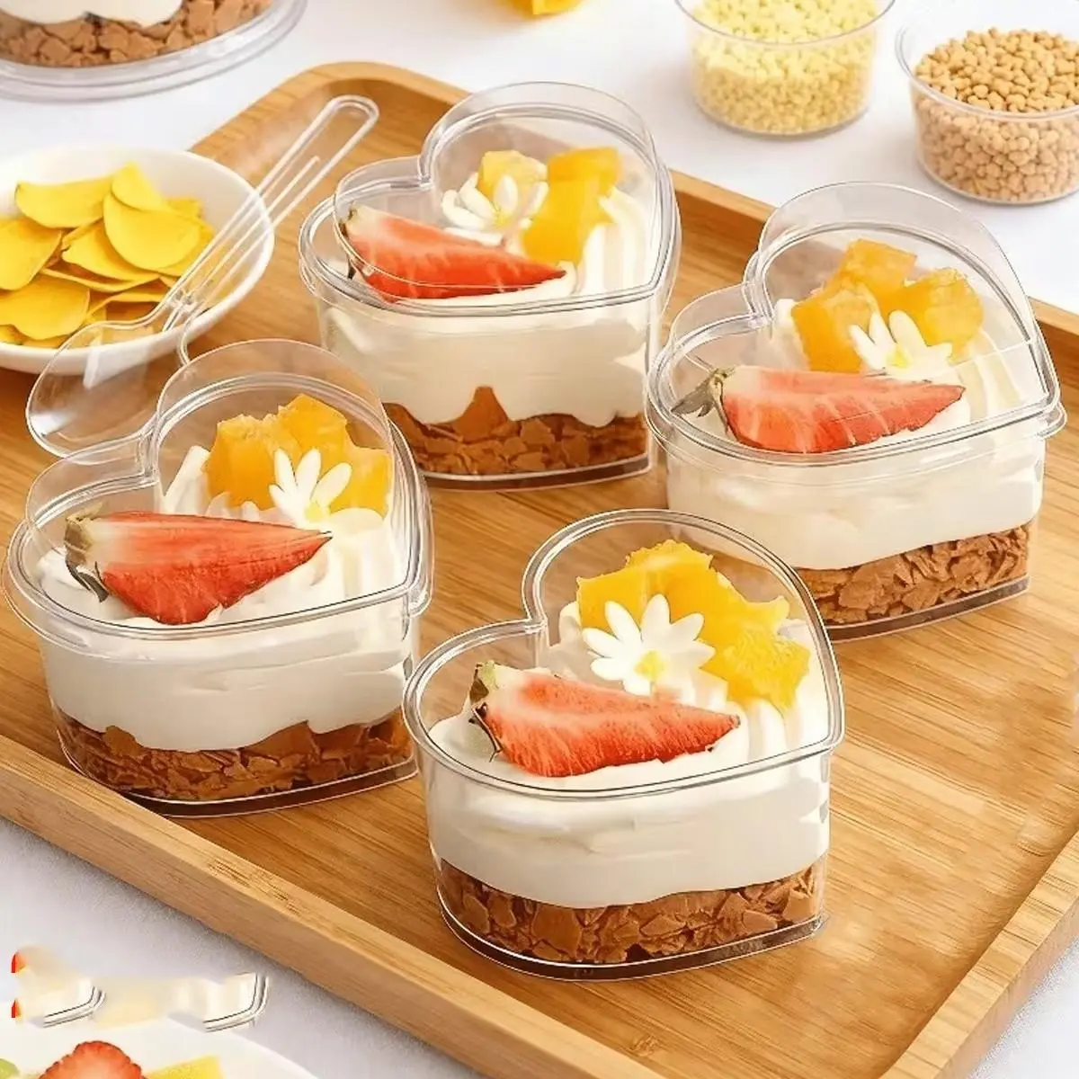 Heart-Shaped Mini Dessert Cup, Transparent Lidded Ice Cream Cake Cup, 5oz Mousse Yogurt Cup, Food Grade Plastic, Durable for Outdoor Use, Perfect for Weddings, Birthdays, Parties, Individual Dessert Cups, Clear Plastic Cups with Lids
