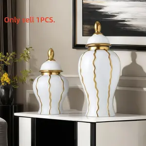 Small Ceramic Ginger Jar with Lid, Chinese Style Traditional Decorative Vase, Home Decor Accessory, Perfect for Home and Office, Ideal for Weddings, Home Decoration