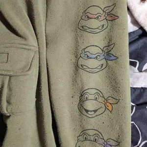 Rechargeable Fabric Shaver with 2 Replaceable Stainless Steel 6-Leaf Blades(1 Free Extra Included) | Lint Remover with 3-Speed Settings & LED Display - Efficient Sweater and Lint Shaver for Clothes, Removing Fuzz, Lint Balls, Pills.Christmas Gift