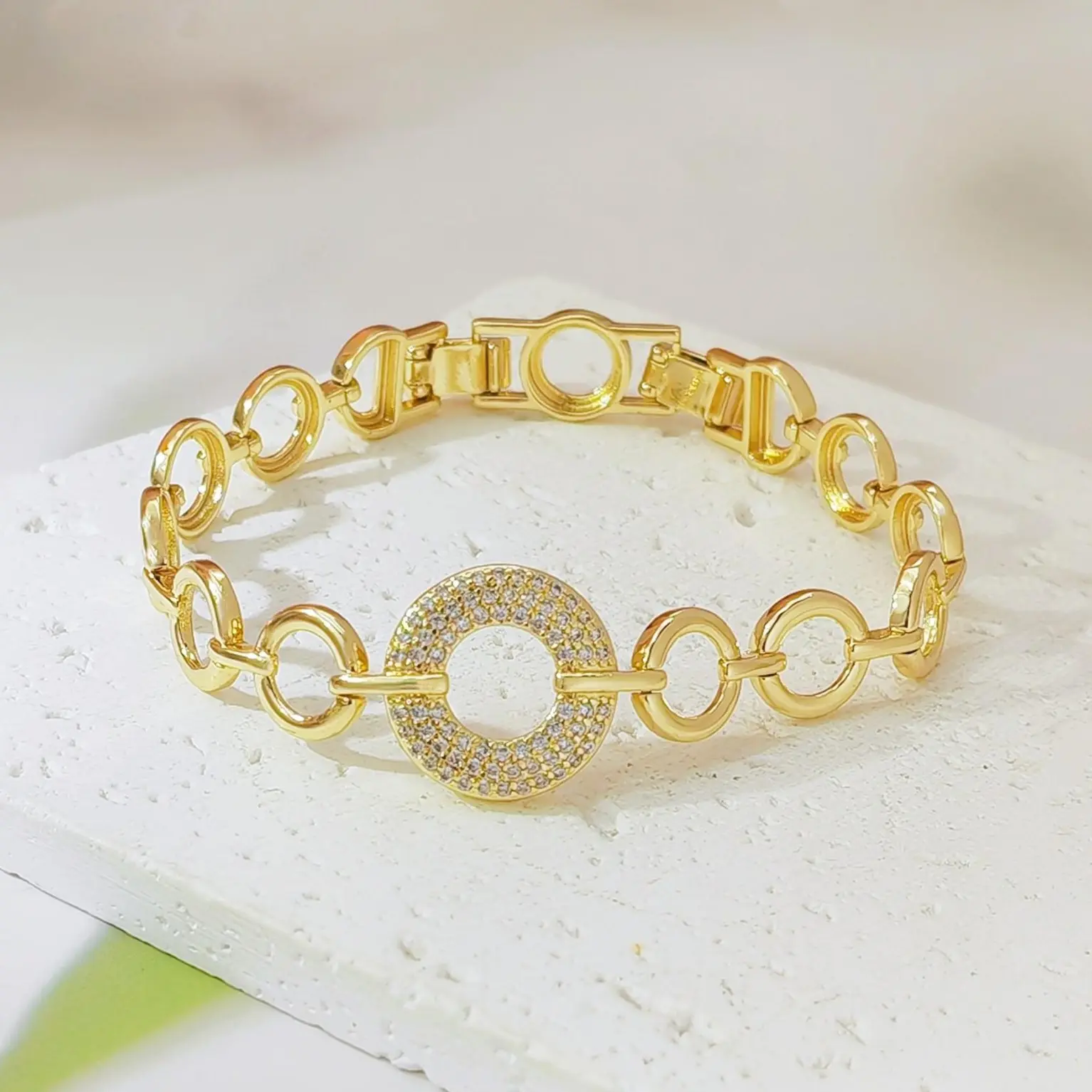 14K Gold Plated Circle Link Chain Bracelet for Women, Dainty Chunky Open Paperclip Chain Bracelet with Paved Rhinestone Ring Adjustable Elegant Jewelry Gift