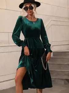 A women's velvet material, round neck, waisted long-sleeved dress, suitable for autumn and winter, suitable for parties, dates or formal occasions in autumn and winter.