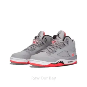 Retro college-style gray sneakers: stylish, comfortable, slip-resistant, and durable