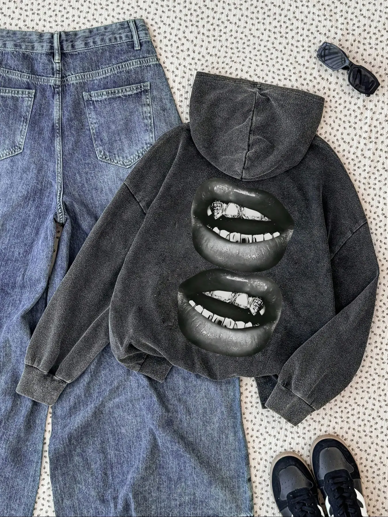 Women's Washed Distressed Hoodie with Lip Print, Comfortable Fashion Casual Girls' Top, Spring & Fall Daily Wear