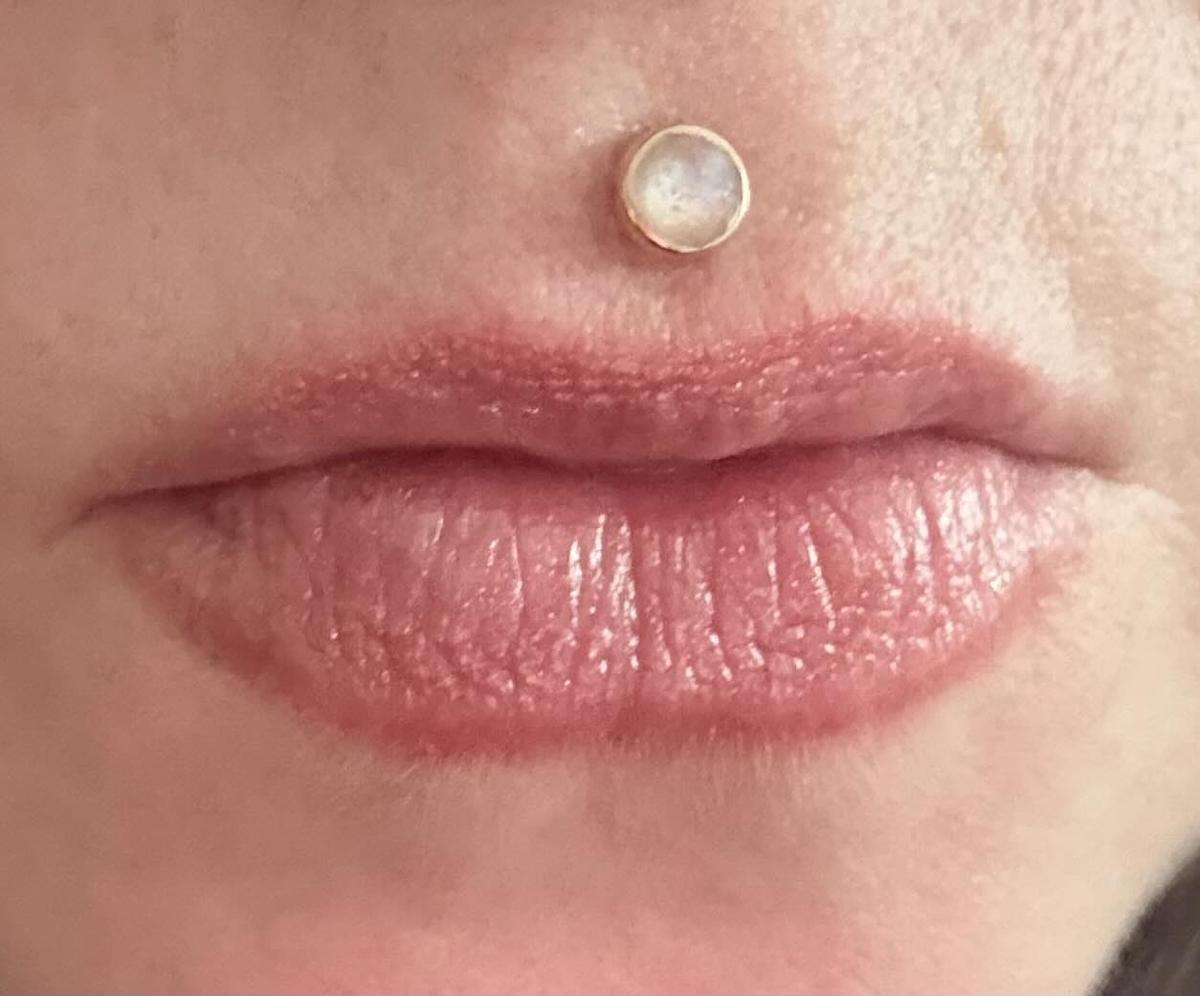 Item: maracuja juicy lip plump shimmer glass