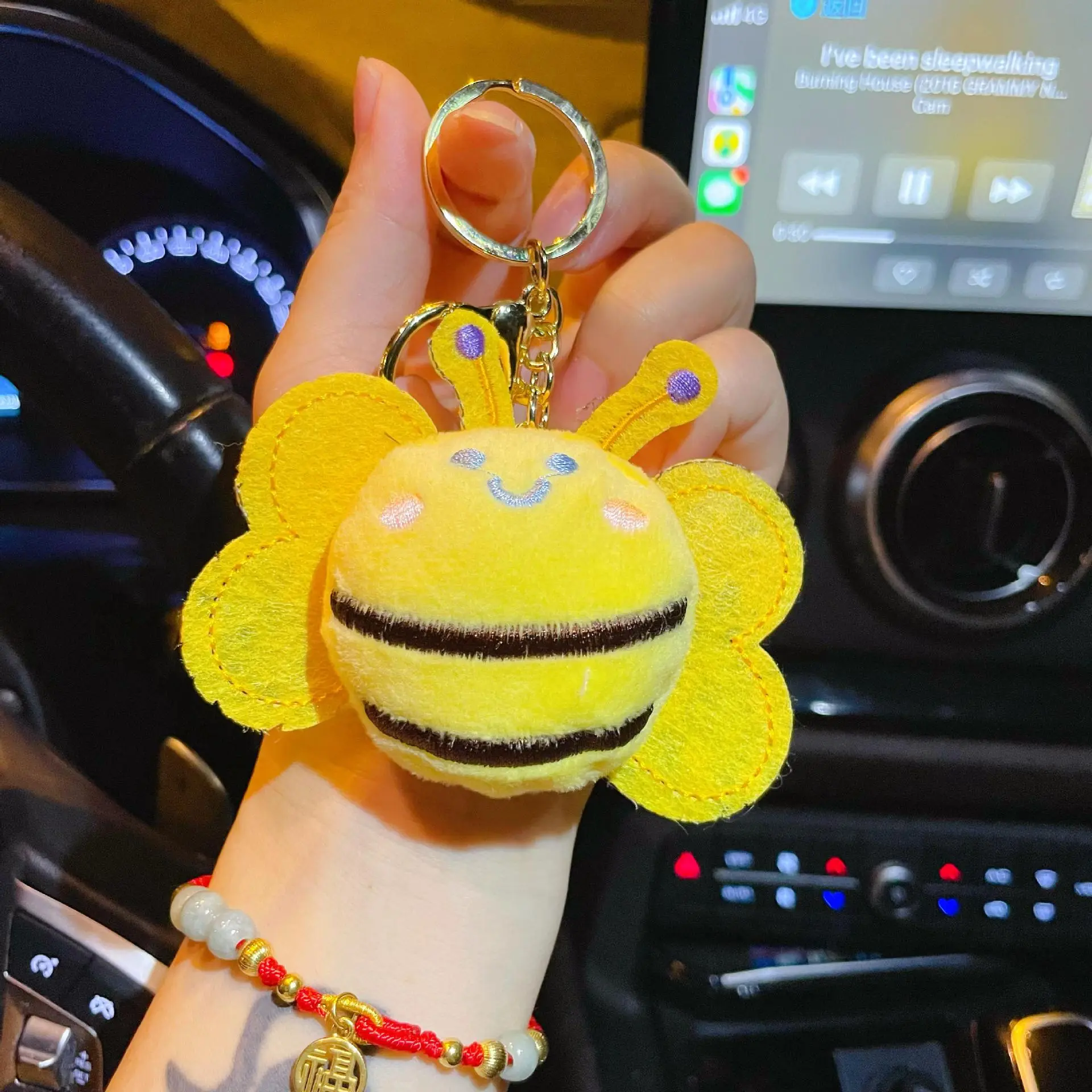 A Random Color Smiling Little Bee-Dress-Shaped Clothing Charm