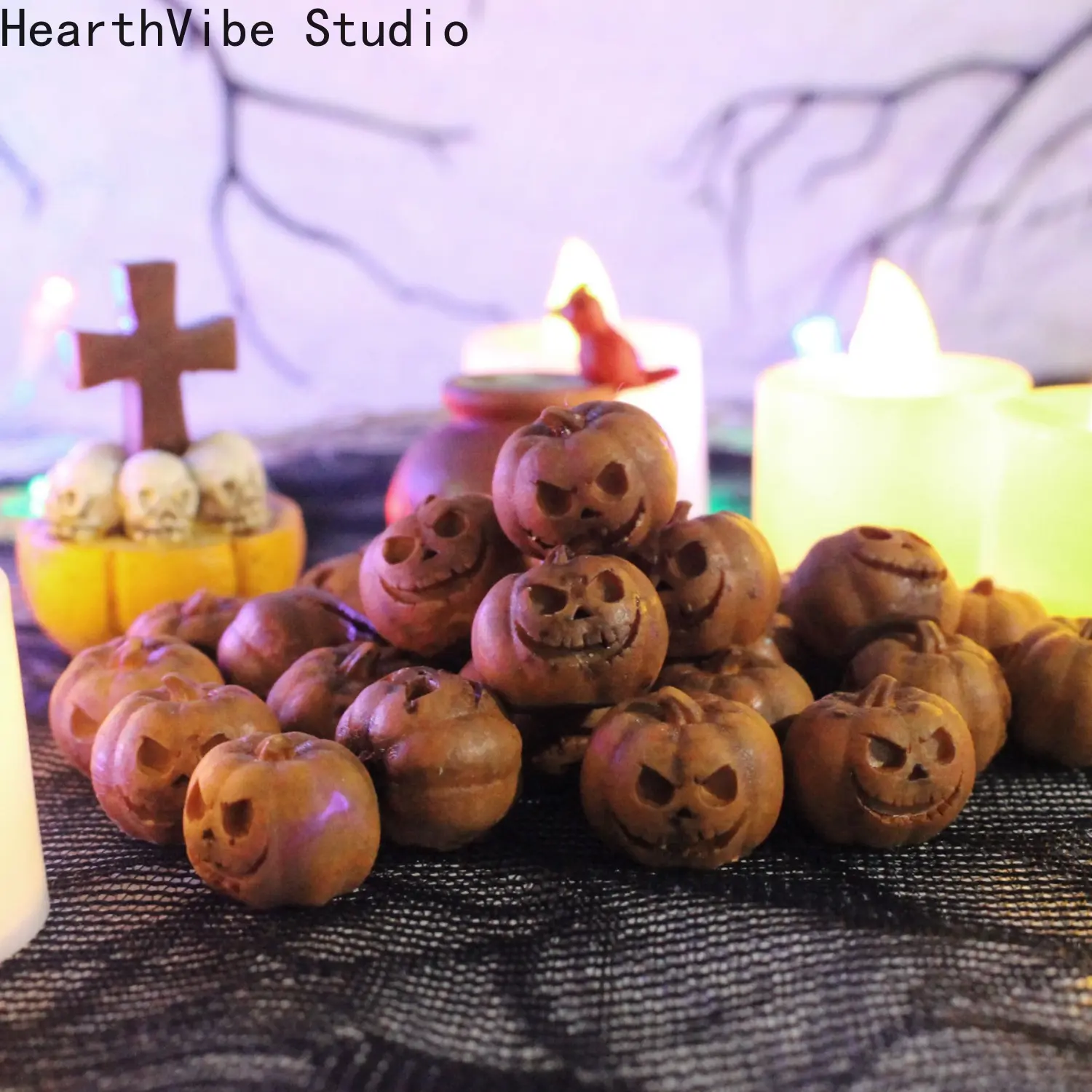 HearthVibe Studio 20-Pack Resin Pumpkin Ornaments, Unique Halloween Holiday Decorations, Indoor-Outdoor Ornaments for Living Rooms, Wine Cabinets