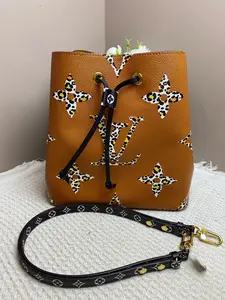 Pre-owned Louis Vuitton NéoNoé MM Monogram Giant Jungle Bucket Bag – Brown Leopard Print – Year 2019 ximu