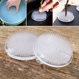 Plastic Transparent Flower Arranger, Ikebana Kenzan Flower Arrangement Pin Frog Holder with 3 Mini Suction Cups on Bottom, Fixable on Uneven Glass Ceramic Vase