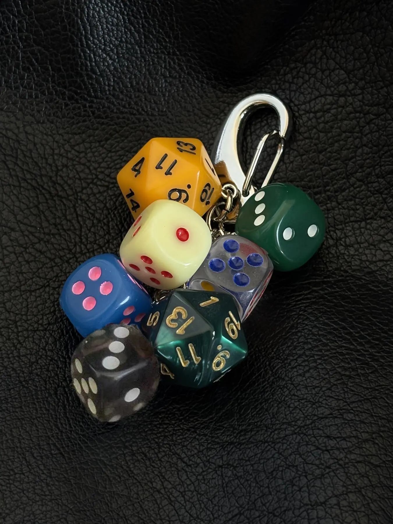 Handmade Retro Dice Keychain, Keychain for Purse, Keychain for Bags, 7-Dice Charm Pendant, Perfect Gift, Bag Accessory, Car Decor, Unique and Fun, Practical and Stylish, Keychain Charms