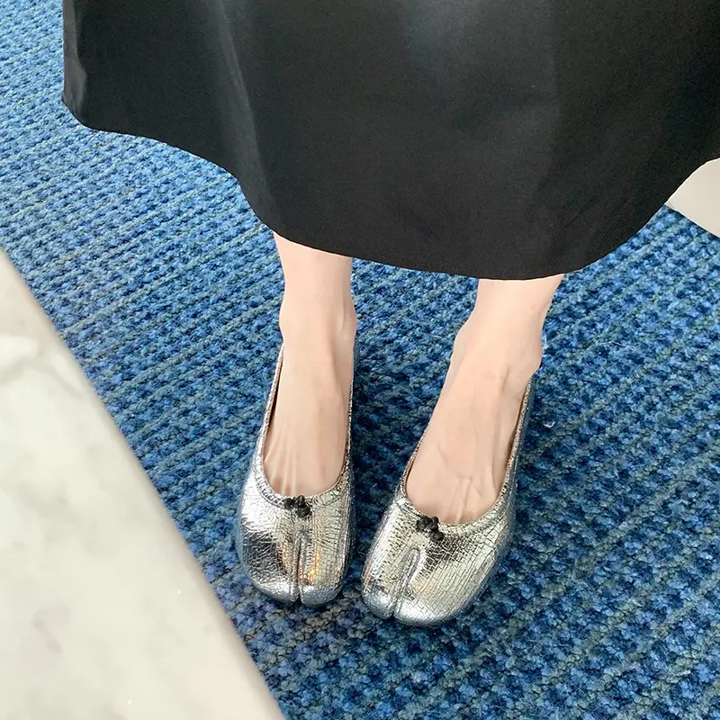 Women's mirror split-toe pig's trotter shoes shallow mouth with skirt flat shoes