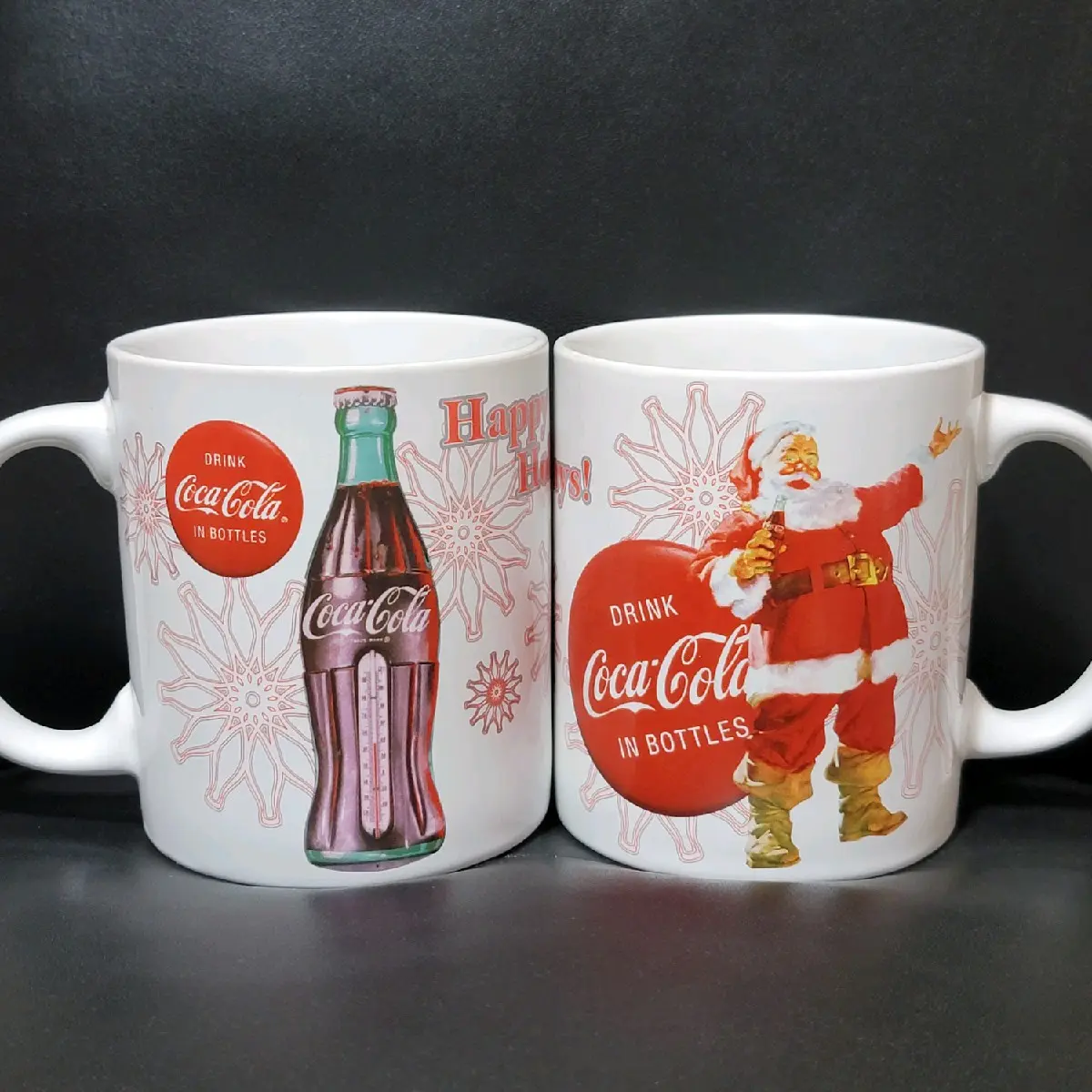 Set of 2 Coca Cola Collectible Coffee Mug Happy Holidays Santa Claus Holding a Coke Bottle Ceramic Cup mugs Vintage collectible