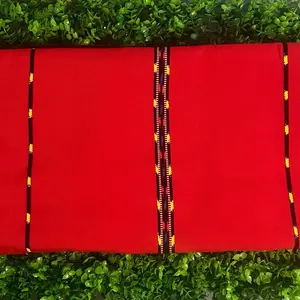 Corte (falda) para adulto típico de Guatemala. Se trata de una pieza rectangular o tubular de tela, que las mujeres mayas enrollan alrededor de la cintura y sujetan con una faja.