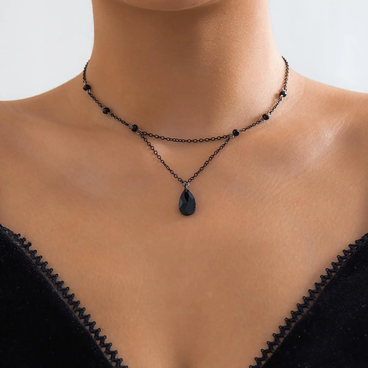 Vintage Gothic Blood Drop Tassel Pendant Necklace Red Water Drop Choker Necklace Punk Style Necklace Dark Tear Drop Y Necklace Halloween Necklace Jewelry for Women