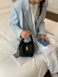 Trendy Crocodile Texture Woven Bag 2026 New Fashion Versatile High-End Feel Simple Unique Design All Seasons Commute Crossbody Shoulder Bag Pu Tote Satchel