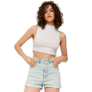 Crop Top White - Sleeveless Design, Lightweight Fabric, Ideal for Womenswear - Shirts Basic Short chic style outfit