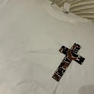 Christian T-Shirt, Camo Cross Design With Philippians 4:13 Verse