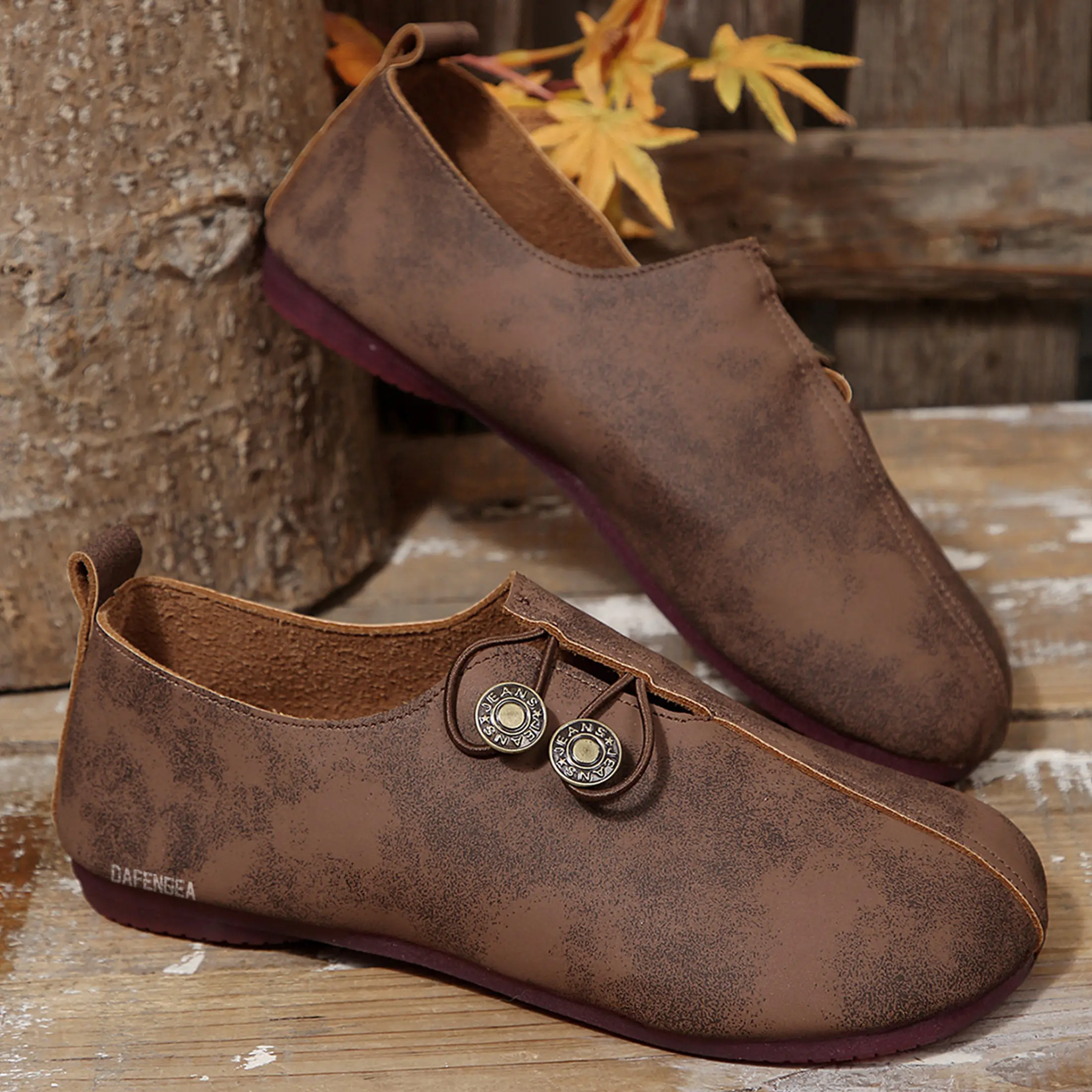 Women's Retro Style Loafers Flat Slip-On Shoes Soft Leather Button Decor Casual Loafers Indoor Outdoor Slip On Flats