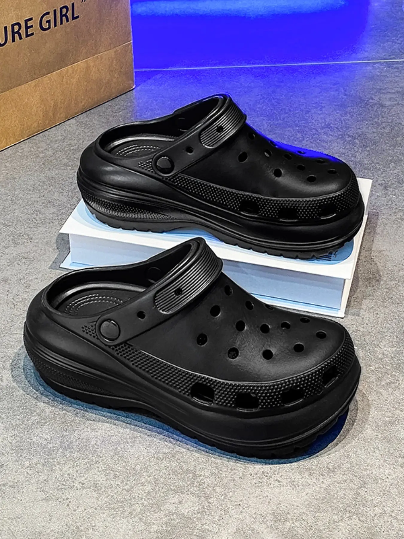 Women's Beach Casual Hole Shoes, Comfortable Summer Wear, Lightweight Leisure Beach Shoes, Indoor Outdoor All-Day Fun and Relaxation Choice, Non Slip Clogs, Casual Slippers