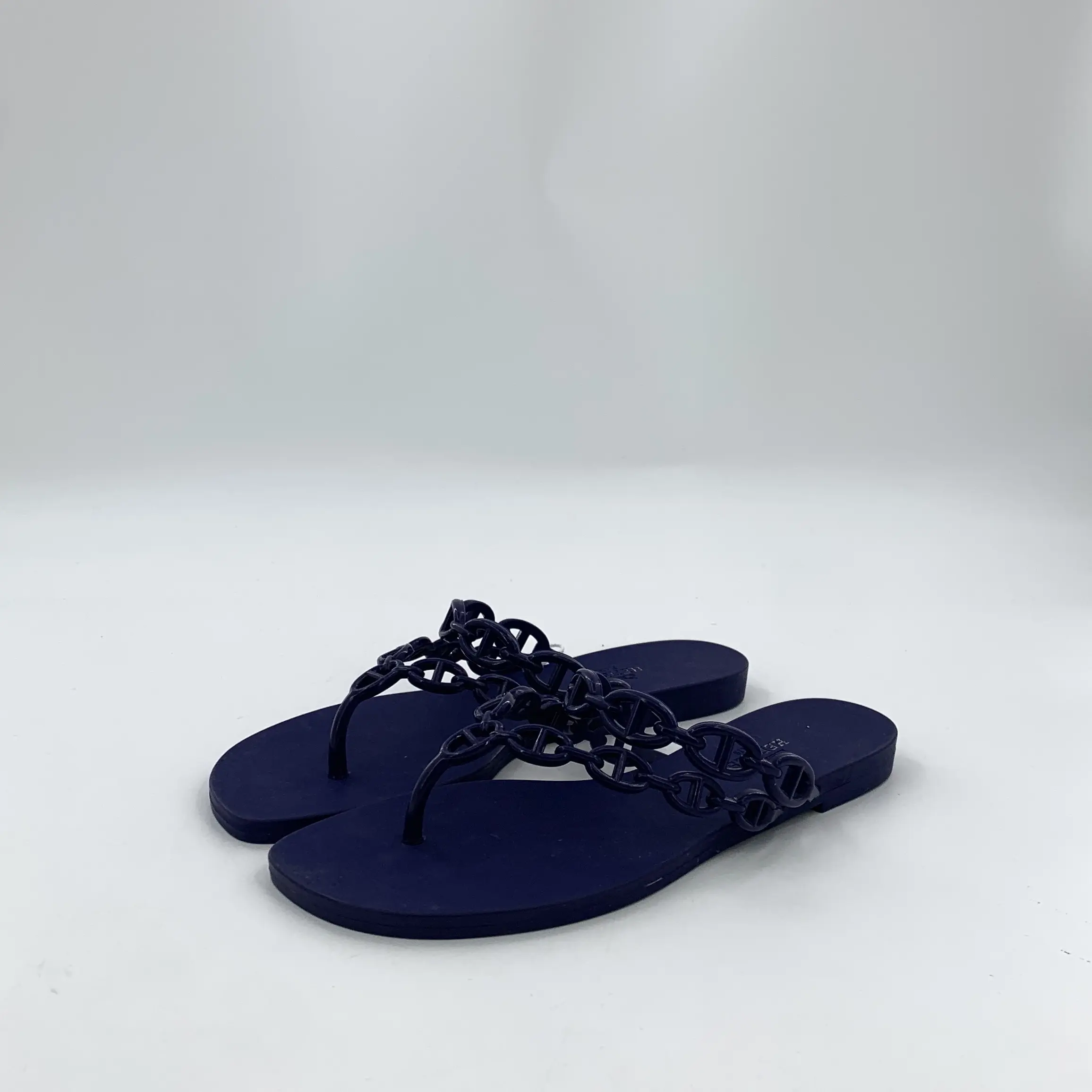 RDLTS— Hermès Purple Pig-Nose Buckle Flip-Flops Size US 5.5